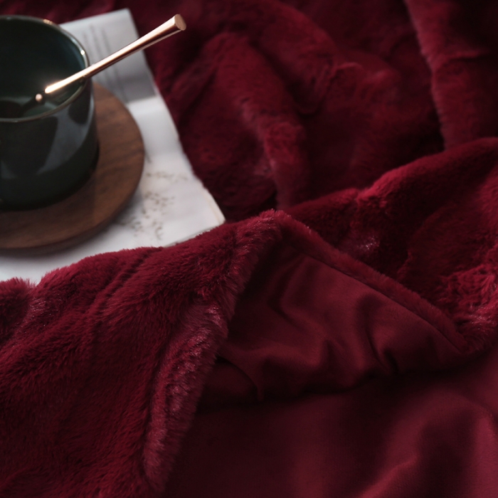 91家纺网 家纺一手货源 找家纺 卡奥纯色刷花貂皮毯子银狐绒毛毯加厚仿皮草休闲盖毯纹理魅力红