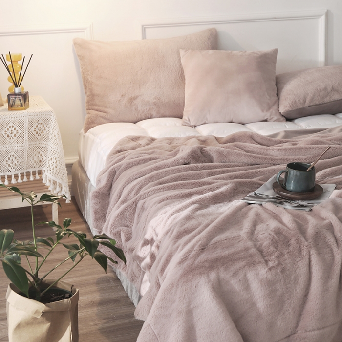 91家纺网 家纺一手货源 找家纺 （总）卡奥2021纯色貂毛毯加厚双层纯面皮草盖毯银狐绒毛毯