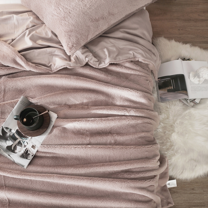 91家纺网 家纺一手货源 找家纺 （总）卡奥2021纯色貂毛毯加厚双层纯面皮草盖毯银狐绒毛毯