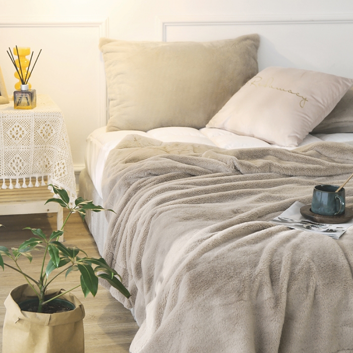 91家纺网 家纺一手货源 找家纺 卡奥2021纯色貂毛毯加厚双层皮草盖毯银狐绒毛毯 纯面暖奶咖