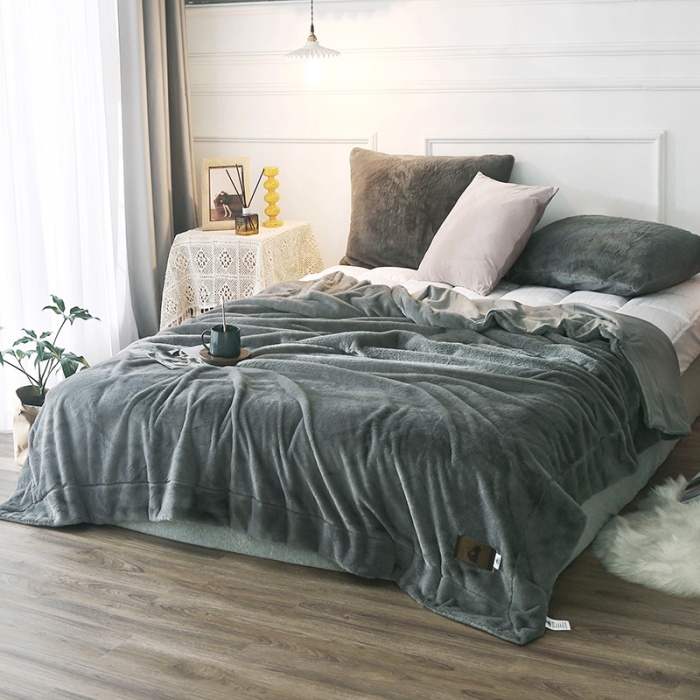 91家纺网 家纺一手货源 找家纺 卡奥2021纯色貂毛毯加厚双层皮草盖毯银狐绒毛毯纯面-气质灰