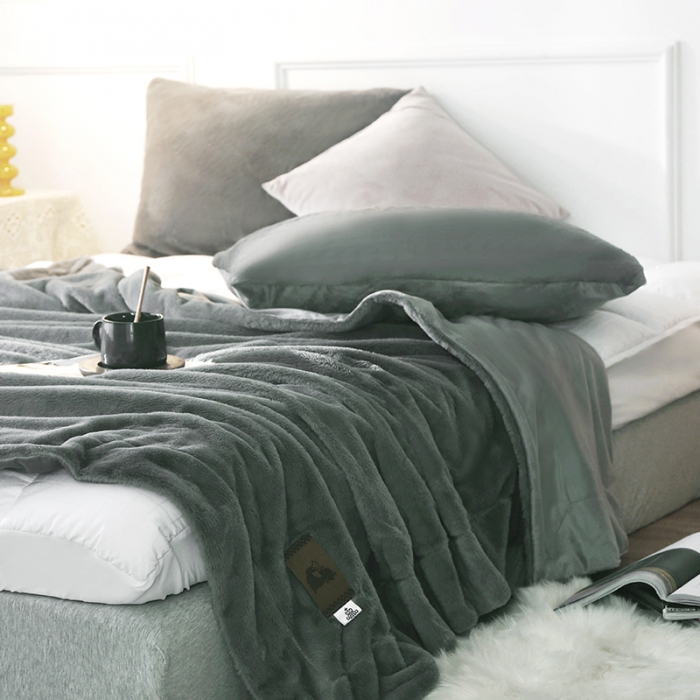 91家纺网 家纺一手货源 找家纺 卡奥2021纯色貂毛毯加厚双层皮草盖毯银狐绒毛毯纯面-气质灰