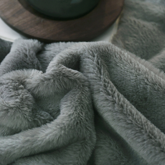 91家纺网 家纺一手货源 找家纺 卡奥2021纯色貂毛毯加厚双层皮草盖毯银狐绒毛毯纯面-气质灰