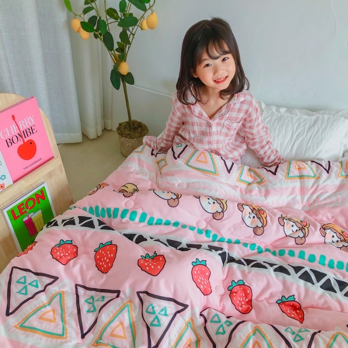 91家纺网 家纺一手货源 找家纺 星期八 2020新款婴儿裸睡级春秋冬被 草莓女孩