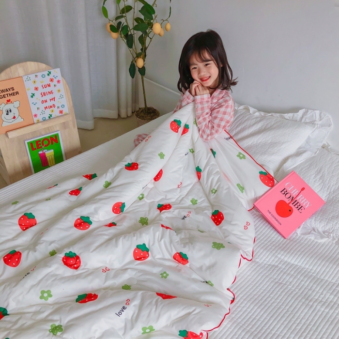 91家纺网 家纺一手货源 找家纺 星期八 2020新款婴儿裸睡级春秋冬被 小草莓