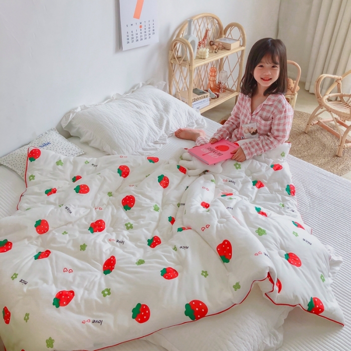 91家纺网 家纺一手货源 找家纺 星期八 2020新款婴儿裸睡级春秋冬被 小草莓