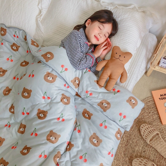 91家纺网 家纺一手货源 找家纺 星期八 2020新款婴儿裸睡级春秋冬被 樱桃熊蓝