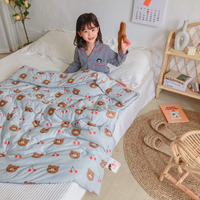 91家纺网 家纺一手货源 找家纺 星期八 2020新款婴儿裸睡级春秋冬被 樱桃熊蓝