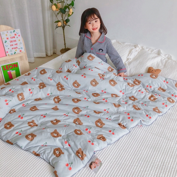 91家纺网 家纺一手货源 找家纺 星期八 2020新款婴儿裸睡级春秋冬被 樱桃熊蓝