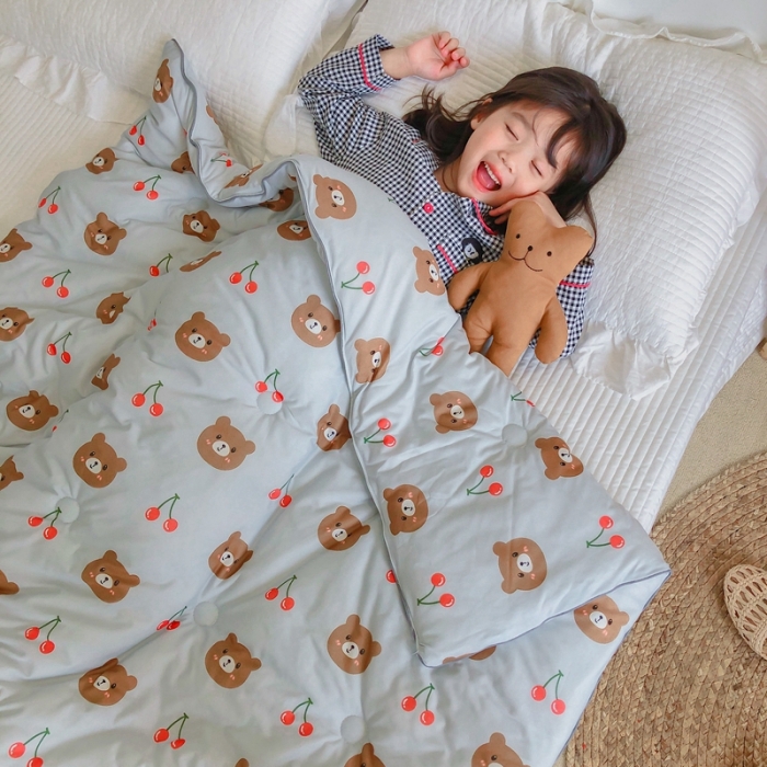 91家纺网 家纺一手货源 找家纺 星期八 2020新款婴儿裸睡级春秋冬被 樱桃熊蓝