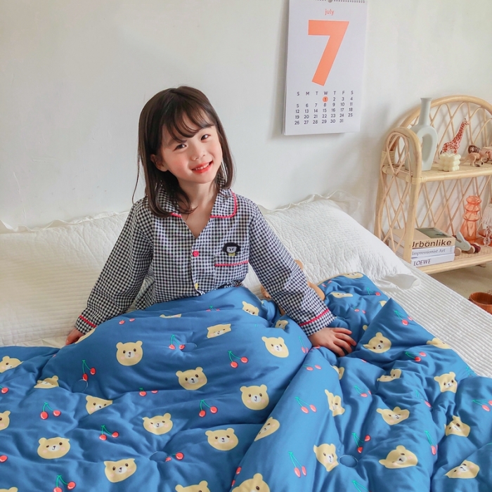 91家纺网 家纺一手货源 找家纺 星期八 2020新款婴儿裸睡级春秋冬被 樱桃熊深蓝