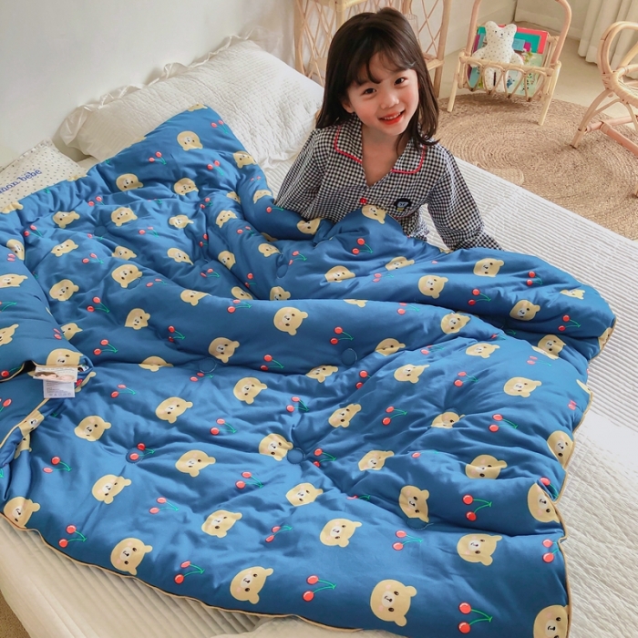 91家纺网 家纺一手货源 找家纺 星期八 2020新款婴儿裸睡级春秋冬被 樱桃熊深蓝