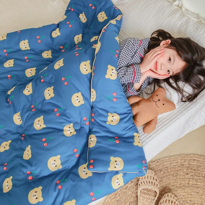 91家纺网 家纺一手货源 找家纺 星期八 2020新款婴儿裸睡级春秋冬被 樱桃熊深蓝