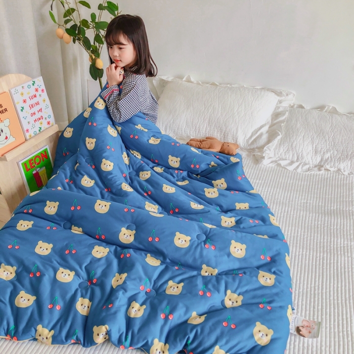 91家纺网 家纺一手货源 找家纺 星期八 2020新款婴儿裸睡级春秋冬被 樱桃熊深蓝