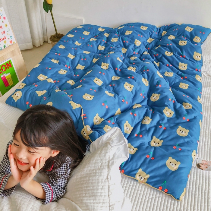 91家纺网 家纺一手货源 找家纺 星期八 2020新款婴儿裸睡级春秋冬被 樱桃熊深蓝