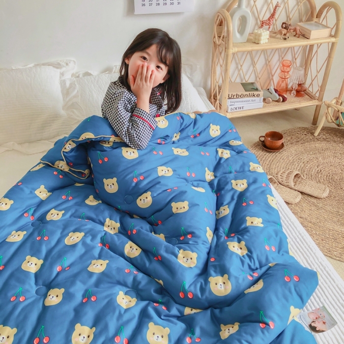 91家纺网 家纺一手货源 找家纺 星期八 2020新款婴儿裸睡级春秋冬被 樱桃熊深蓝