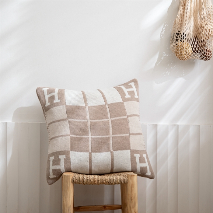 91家纺网 家纺一手货源 找家纺 暖绵绵 新款博雅针织靠枕抱枕靠垫不含芯 卡其色