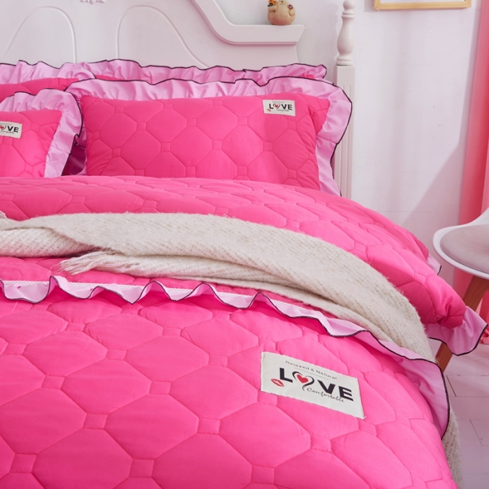 91家纺网 家纺一手货源 找家纺 艾裙海 2025新款床裙款半夹棉四件套 粉拼玫