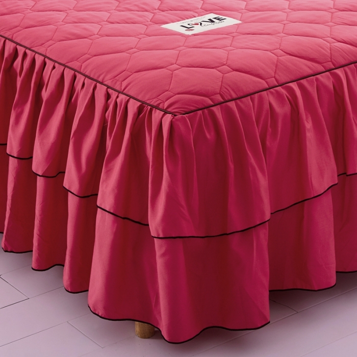 91家纺网 家纺一手货源 找家纺 艾裙海 2025新款床裙款全夹棉四件套 西瓜红