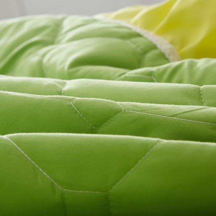 91家纺网 家纺一手货源 找家纺 艾裙海 2025新款纯色磨毛夹棉单床裙 黄拼果绿