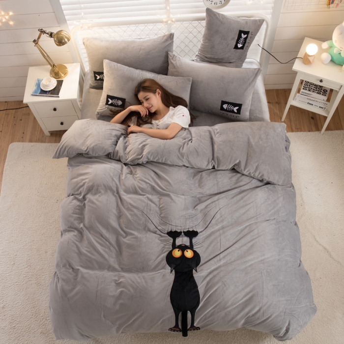 91家纺网 家纺一手货源 找家纺 青竹苑 2020新款贴布绣花水晶绒四件套 小黑猫