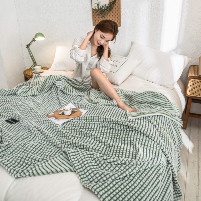 91家纺网 家纺一手货源 找家纺 青竹苑2020新款牛奶绒盖毯毛毯魔法绒拉舍尔法莱绒毯牛油果绿