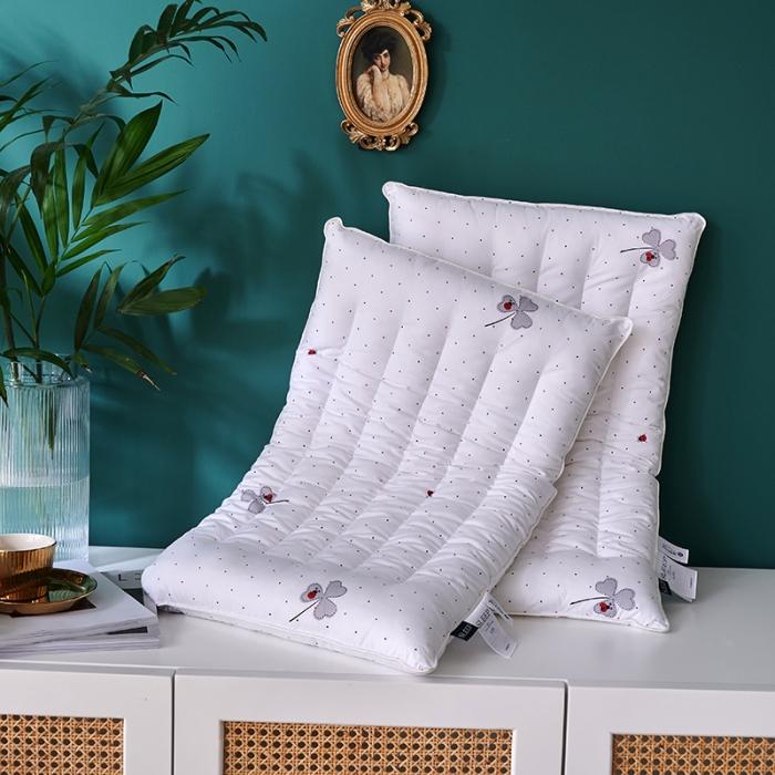 91家纺网 家纺一手货源 找家纺 （总）赛格时代家居   枕芯 全棉羽丝绒定型枕 幸运草