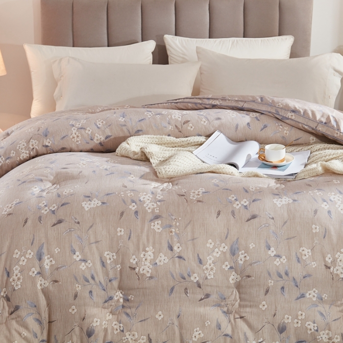 91家纺网 家纺一手货源 找家纺 啊雅家居 2025新款富贵绒大豆纤维羽丝绒被冬被立体边美人菊