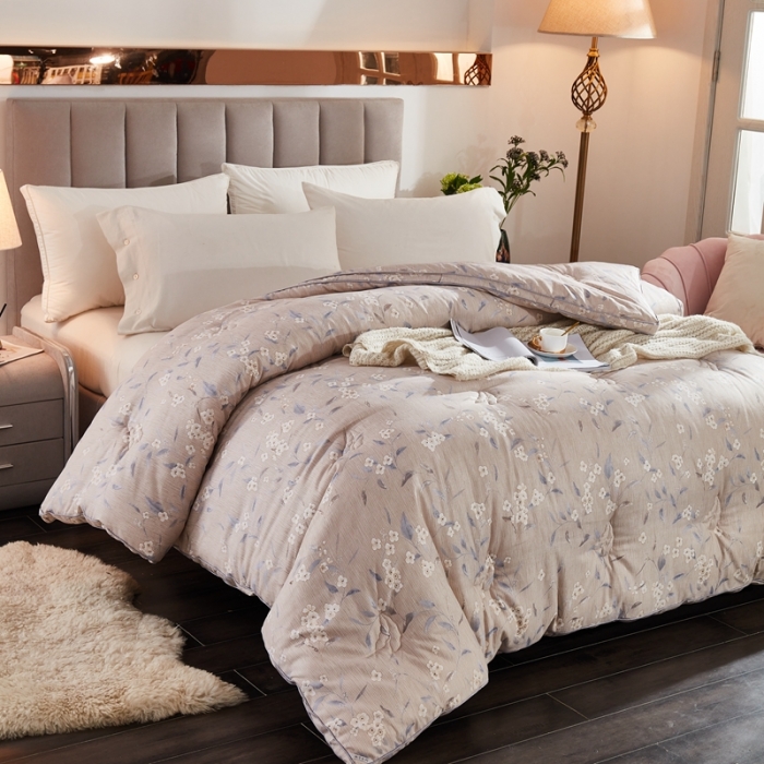 91家纺网 家纺一手货源 找家纺 啊雅家居 2025新款富贵绒大豆纤维羽丝绒被冬被立体边美人菊