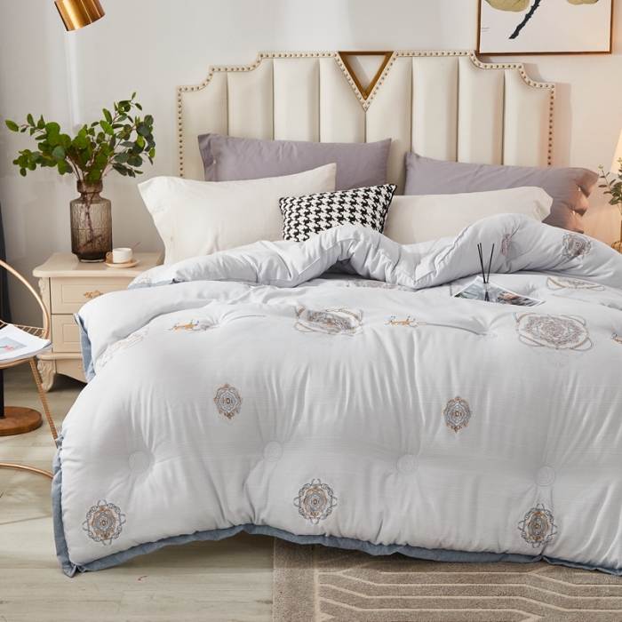 91家纺网 家纺一手货源 找家纺 啊雅家居2025新款富贵绒大豆纤维羽丝绒被冬被 镶边款欧8灰