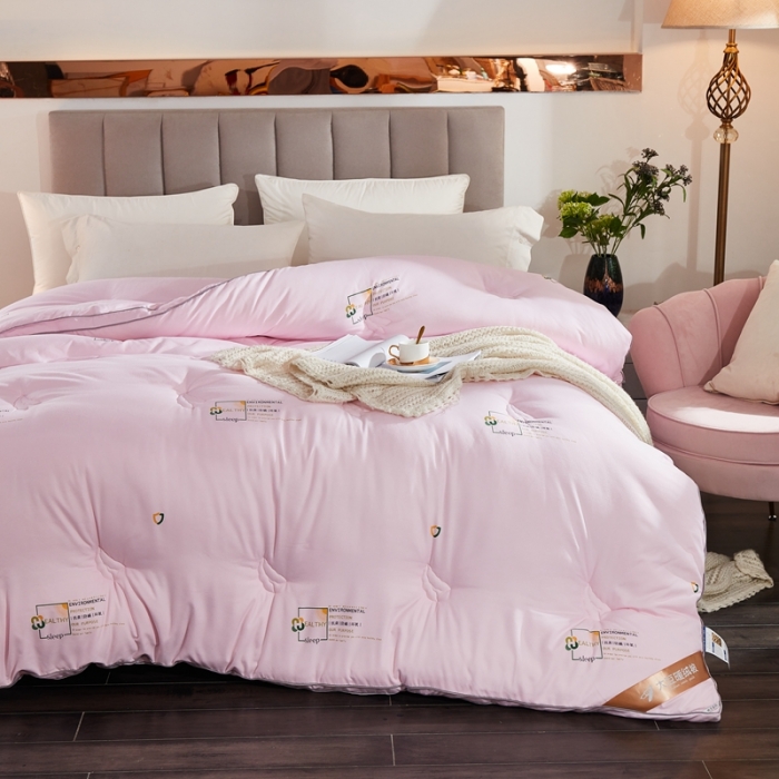 91家纺网 家纺一手货源 找家纺 啊雅家居 2025新款抗菌大豆纤维羽丝绒被冬被 粉色