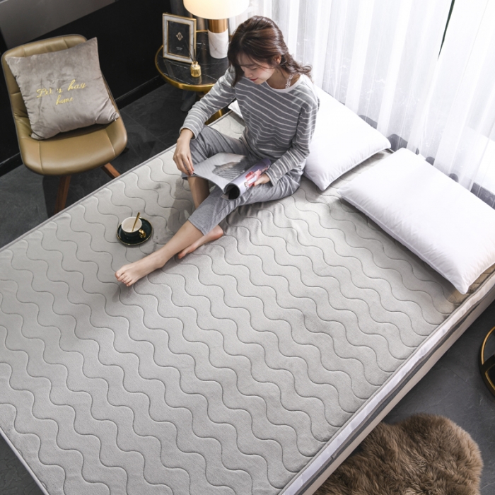 91家纺网 家纺一手货源 找家纺 欣罗兰2022新款床垫 法莱绒波浪-灰