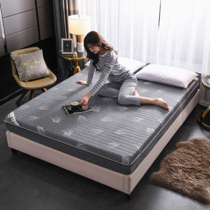 91家纺网 家纺一手货源 找家纺 欣罗兰2022新款床垫 针织款繁茂-灰