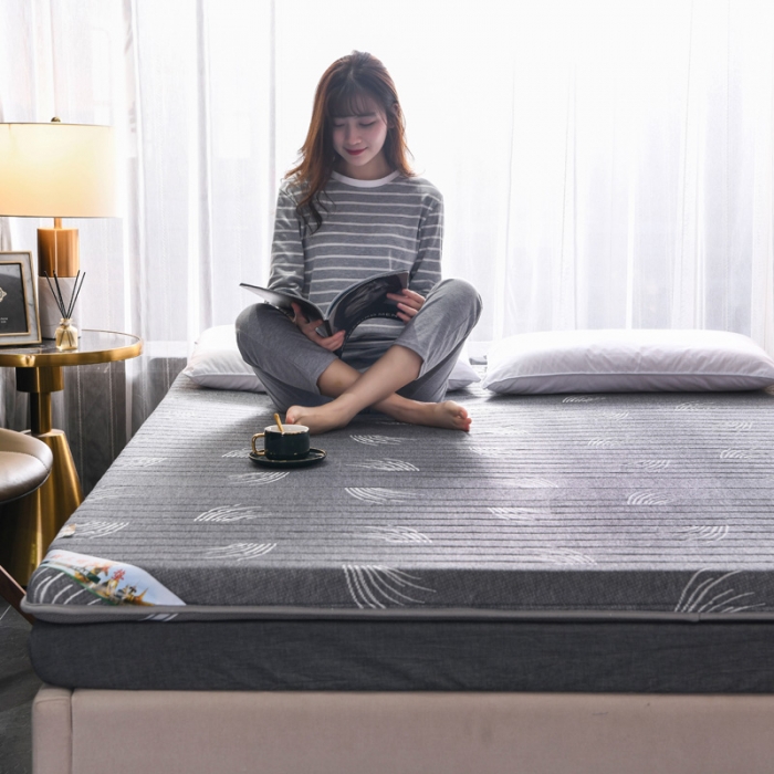 91家纺网 家纺一手货源 找家纺 欣罗兰2022新款床垫 针织款繁茂-灰