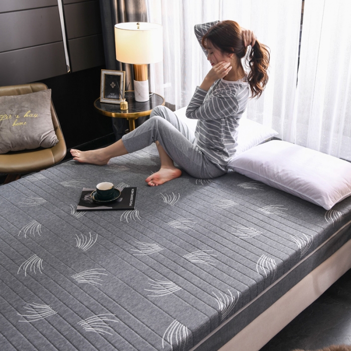 91家纺网 家纺一手货源 找家纺 欣罗兰2022新款床垫 针织款繁茂-灰