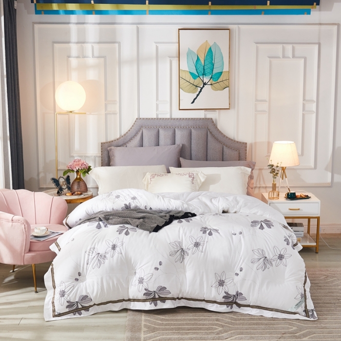 91家纺网 家纺一手货源 找家纺 （总）啊雅家居 2025新款全棉贡缎印花羽丝绒被