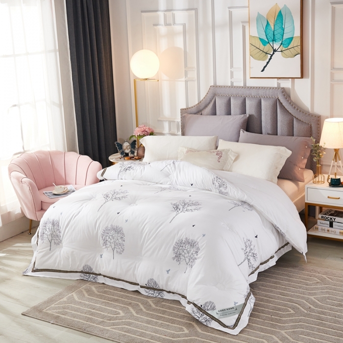 91家纺网 家纺一手货源 找家纺 啊雅家居 2025新款全棉贡缎印花羽丝绒被 发财树