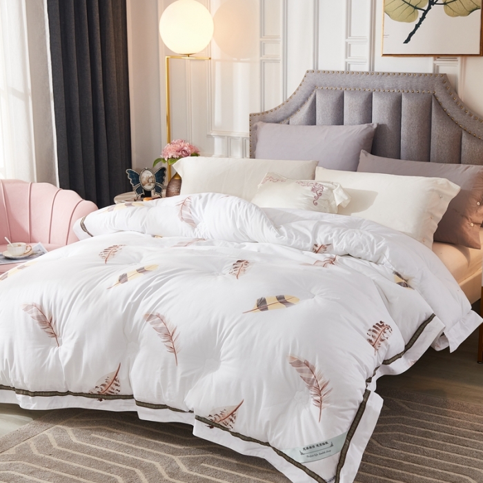 91家纺网 家纺一手货源 找家纺 啊雅家居 2025新款全棉贡缎印花羽丝绒被 羽毛