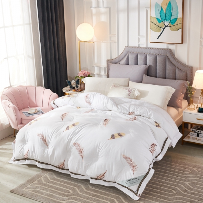 91家纺网 家纺一手货源 找家纺 啊雅家居 2025新款全棉贡缎印花羽丝绒被 羽毛