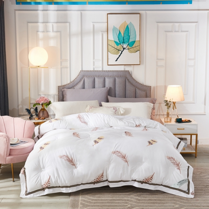 91家纺网 家纺一手货源 找家纺 啊雅家居 2025新款全棉贡缎印花羽丝绒被 羽毛