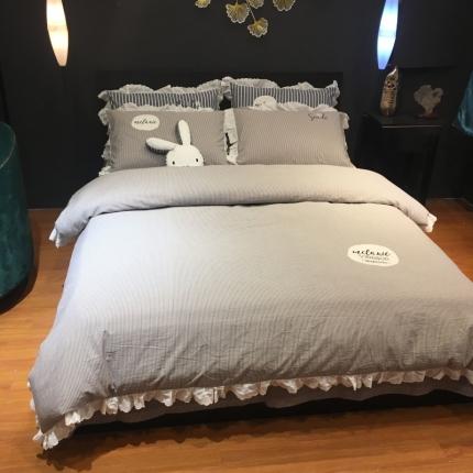 91家纺网 家纺一手货源 找家纺 玖玖爱 2020新款ins风水洗棉四件套 灰细条