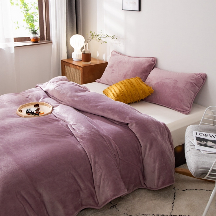 91家纺网 家纺一手货源 找家纺 来菲毛毯 320克金貂绒纯色毛毯加厚盖毯毯1.5公斤 豆沙