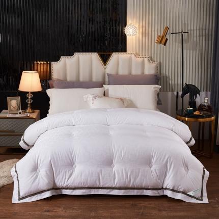 91家纺网 家纺一手货源 找家纺 啊雅家居 2025新款60S全棉贡缎提花大豆羽丝绒被 洁白色