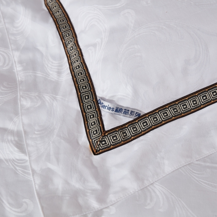 91家纺网 家纺一手货源 找家纺 啊雅家居 2025新款60S全棉贡缎提花大豆羽丝绒被 洁白色