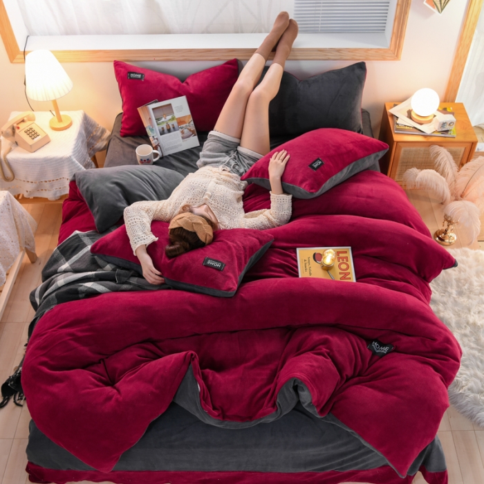 91家纺网 家纺一手货源 找家纺 唐人居 2025新款牛奶绒双拼贴布绣四件套 格调-红