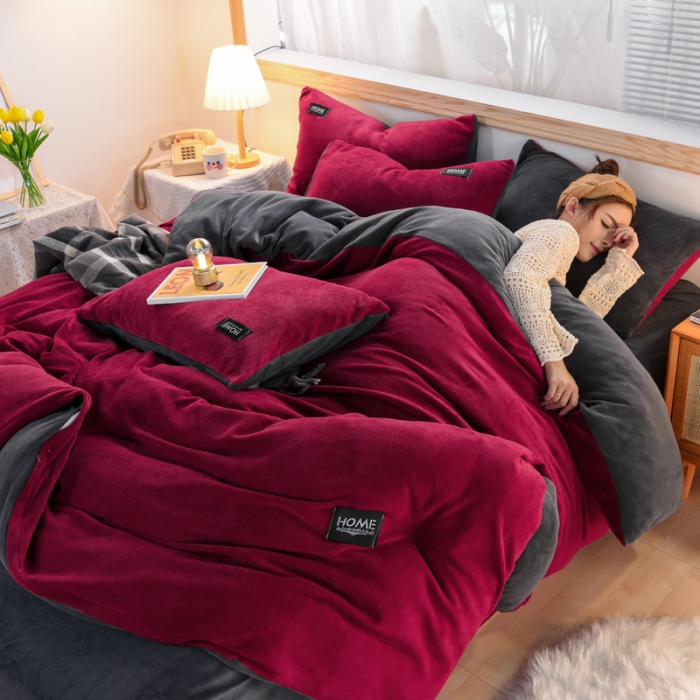 91家纺网 家纺一手货源 找家纺 唐人居 2025新款牛奶绒双拼贴布绣四件套 格调-红