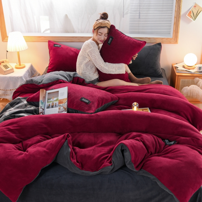 91家纺网 家纺一手货源 找家纺 唐人居 2025新款牛奶绒双拼贴布绣四件套 格调-红