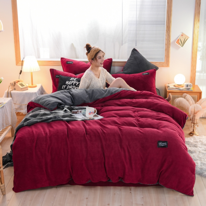 91家纺网 家纺一手货源 找家纺 唐人居 2025新款牛奶绒双拼贴布绣四件套 格调-红