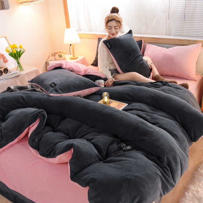 91家纺网 家纺一手货源 找家纺 唐人居 2025新款牛奶绒双拼贴布绣四件套 格调-灰