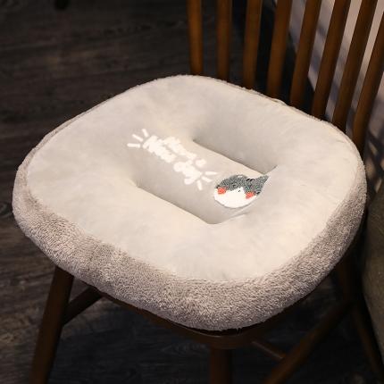 91家纺网 家纺一手货源 找家纺 （总）仟亿莱 2020新款毛巾绣学车坐垫